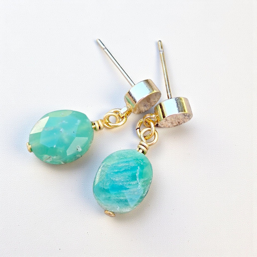 Natural Freeform Chrysoprase Gold Post Drop Earrings. NEW